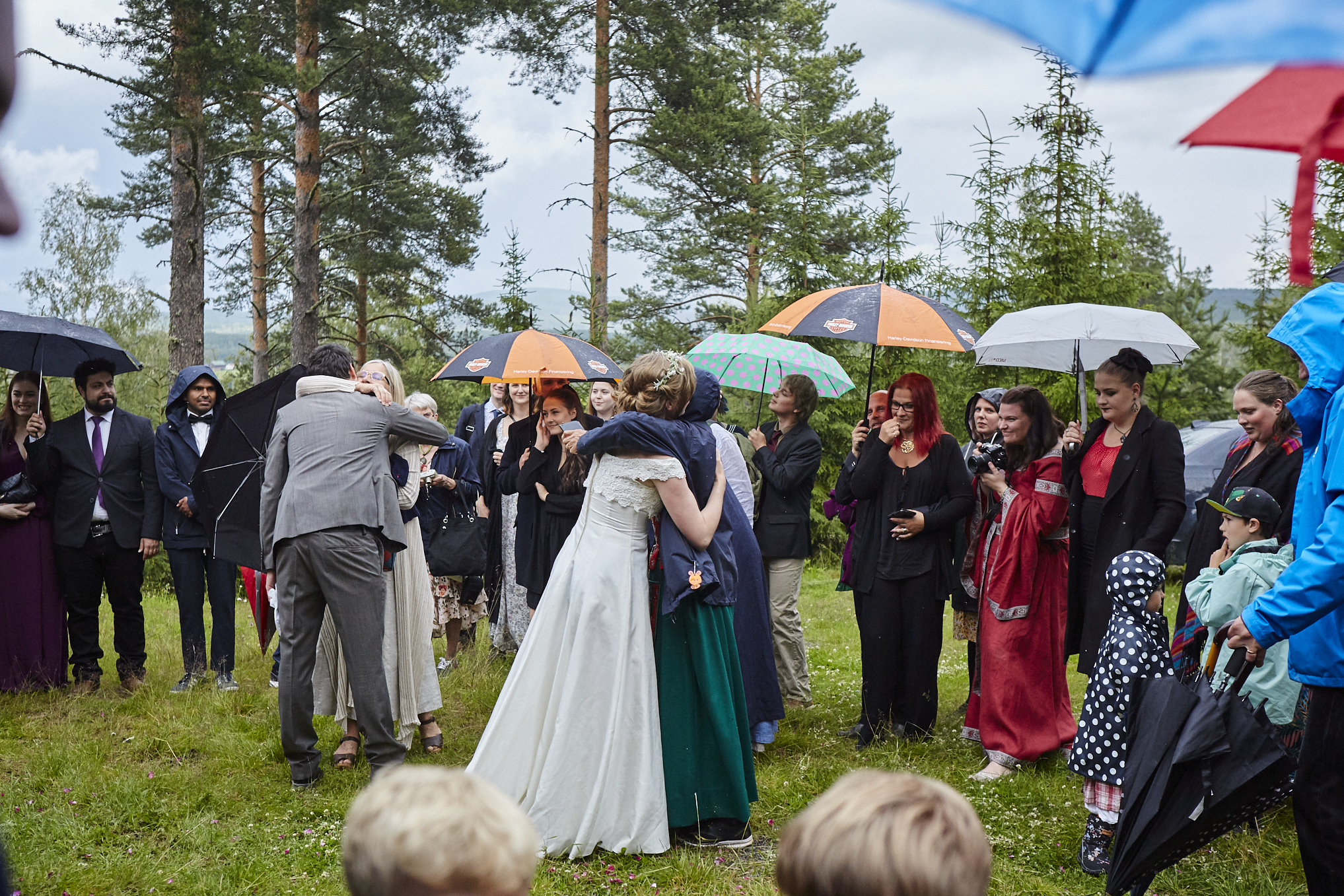 Bröllopsfest i Örnnästet, eldpallkojan i Skästra Byaförening